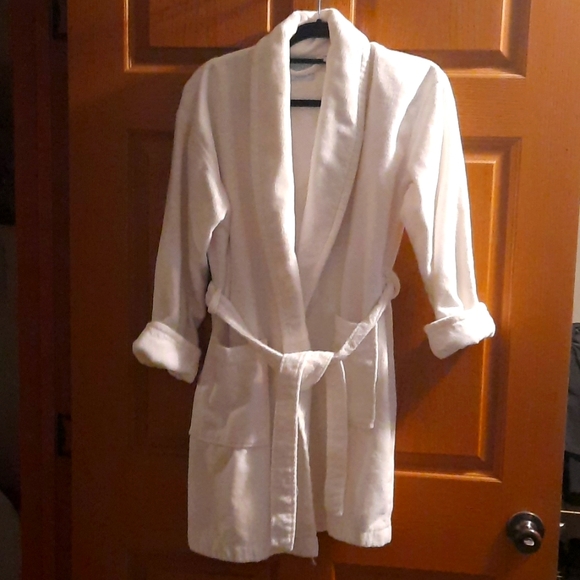 Ashley Taylor Other - Womens Ashley Taylor Robe. Size M